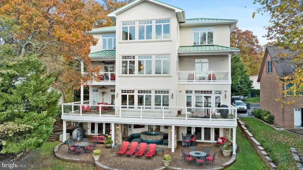 Photo of 206 HARBOR DRIVE