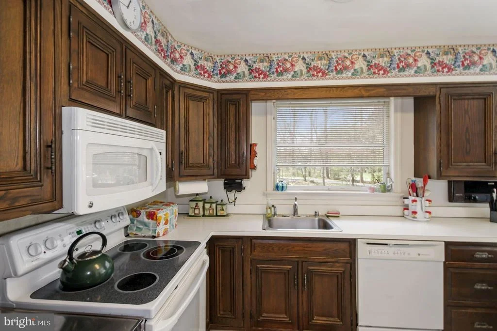 Photo of 17335 DONORA ROAD