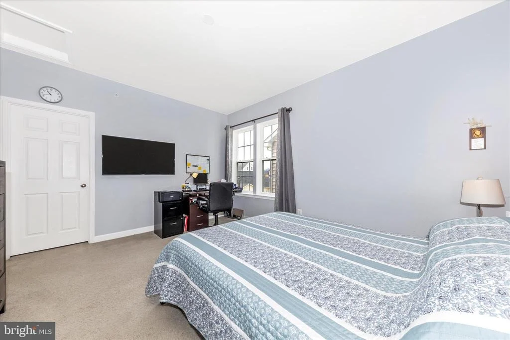 Photo of 825 HOLDEN ROAD