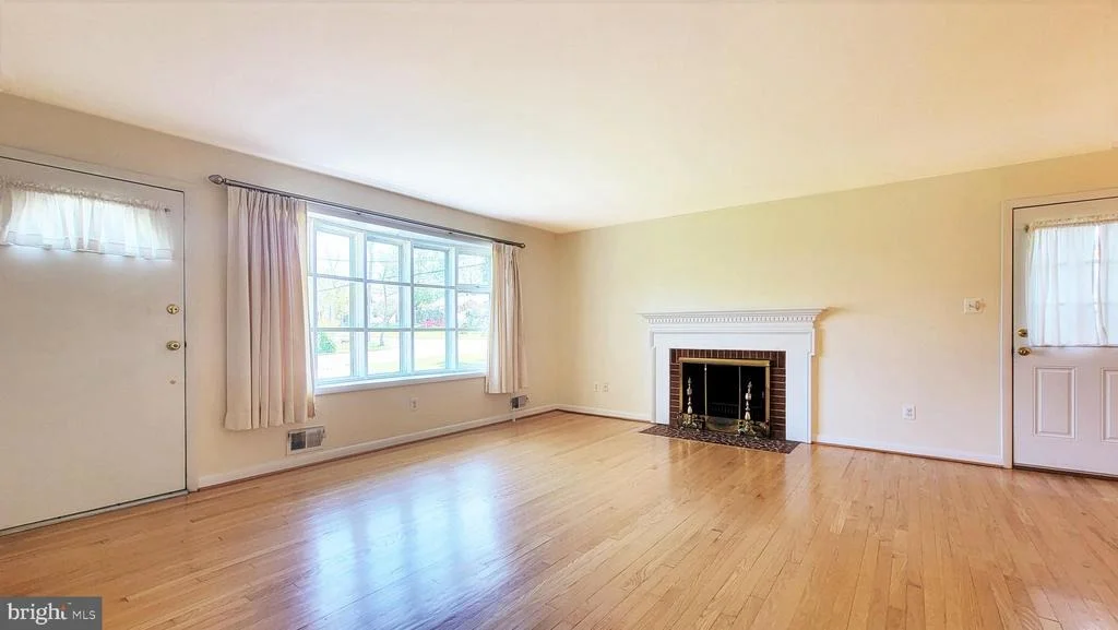 Photo of 3926 HOWARD STREET