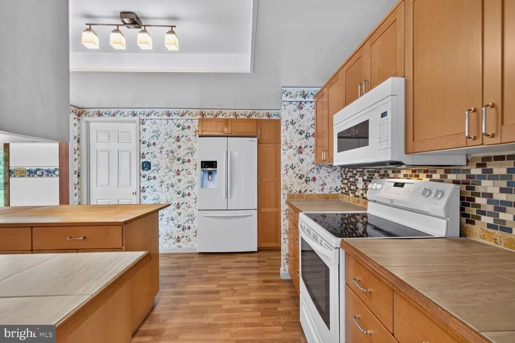 Photo of 323 AVONDALE DRIVE