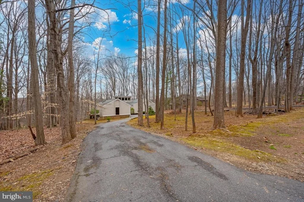Photo of 10101 LLOYD ROAD