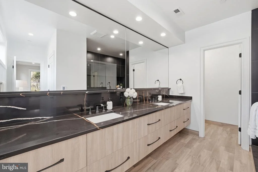 Photo of 5047 MACARTHUR BOULEVARD NW
