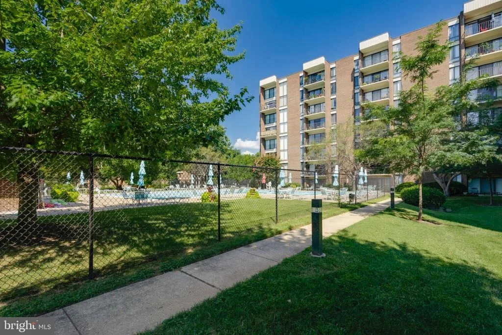 Photo of Unit 20201 at 2004 COLERIDGE DRIVE