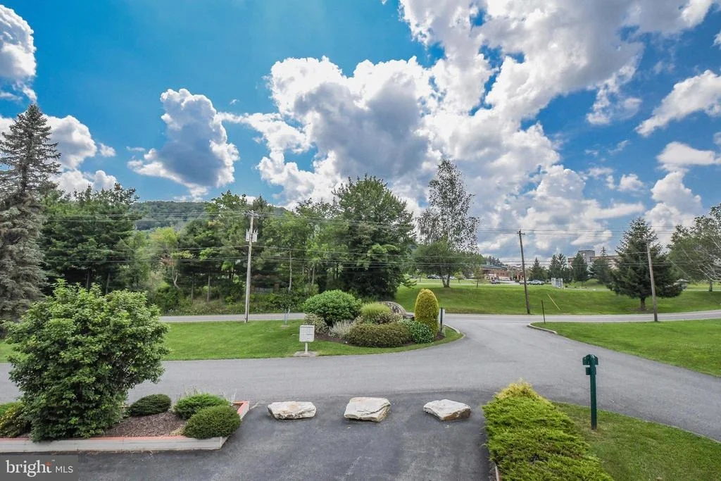 Photo of 305 LAKE POINTE DRIVE