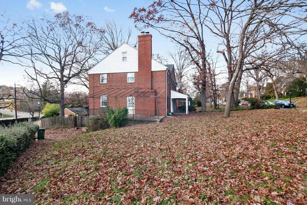 Photo of 3900 DEEPWOOD ROAD