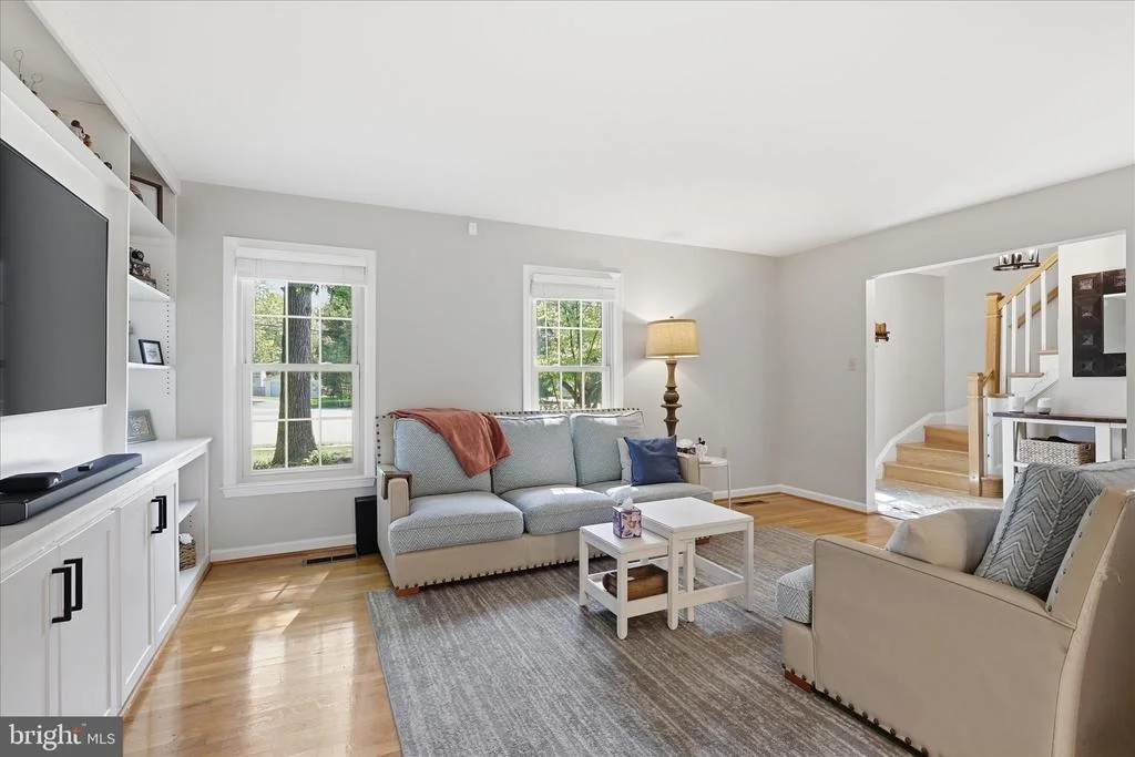 Photo of 8604 RIVERSIDE ROAD