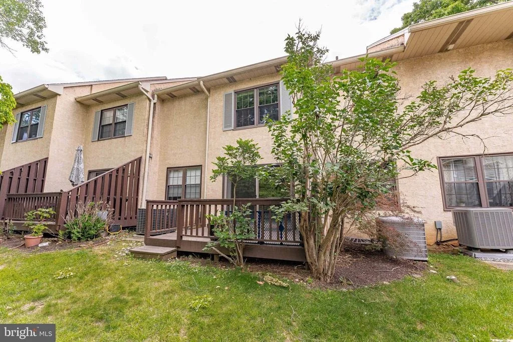 Photo of 11 CHATEAU CIRCLE