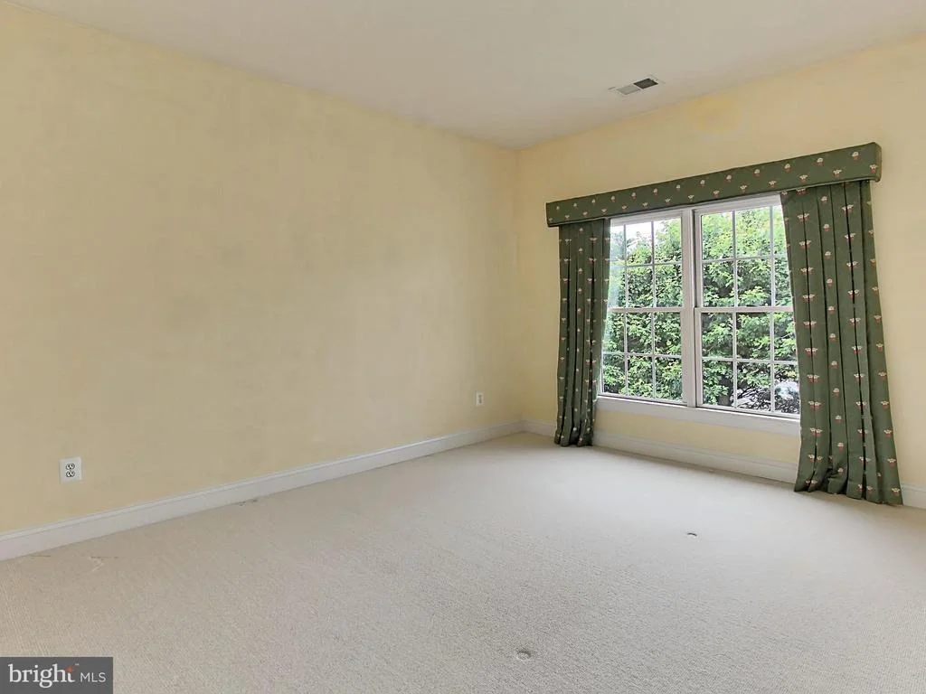 Photo of 2727 ROBALEED WAY