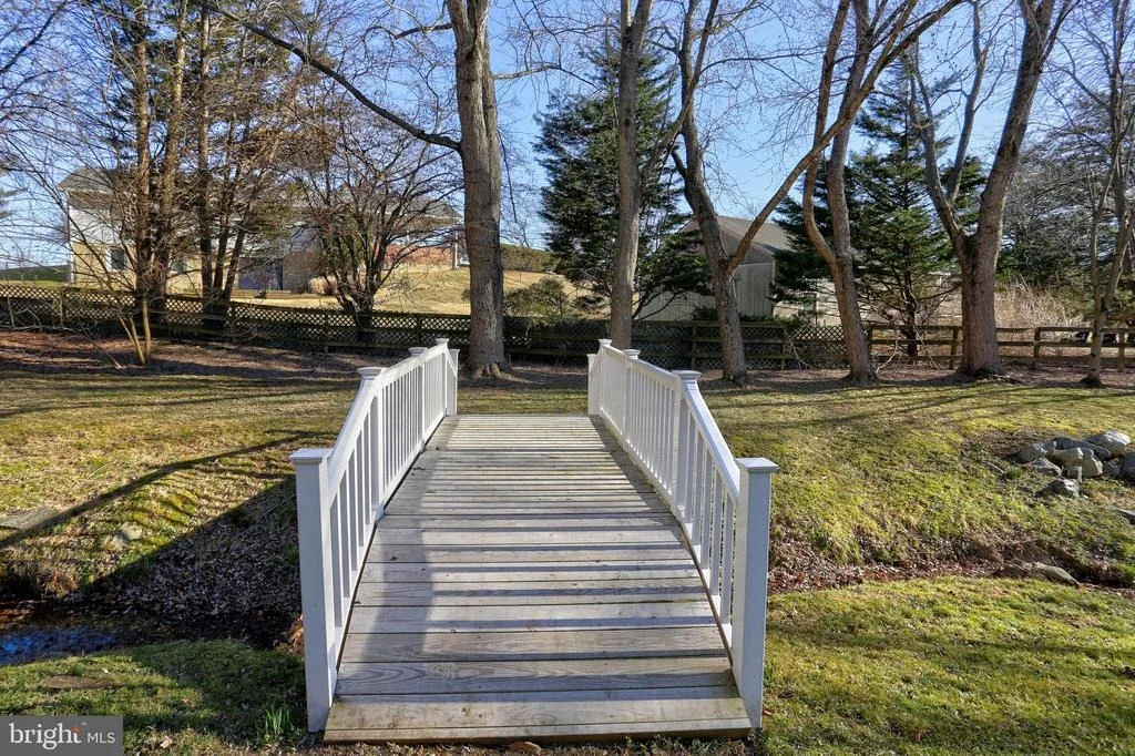 Photo of 8278 LEISHEAR ROAD