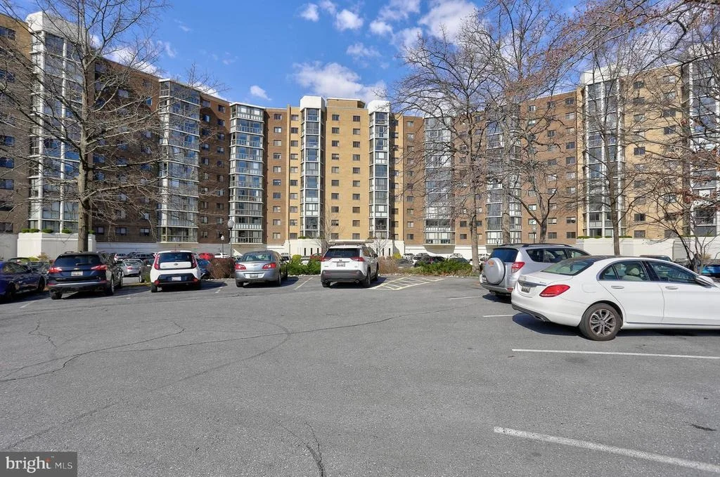 Photo of Unit 3826 at 15115 INTERLACHEN DRIVE