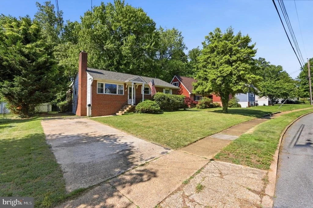 Photo of 735 WARREN DRIVE