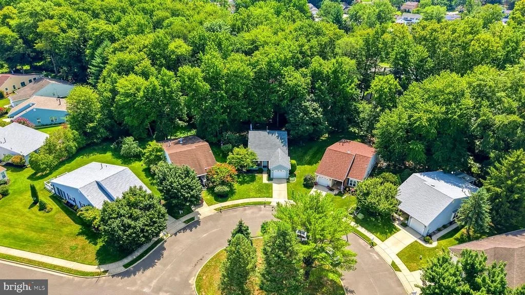 Photo of 10 MADISON COURT
