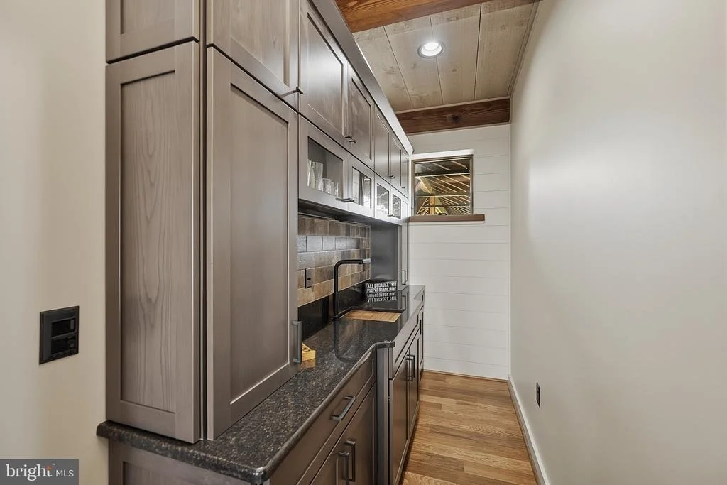 Photo of 415 NAZELROD ROAD