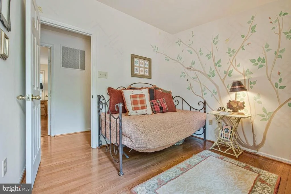 Photo of 8929 COLESVILLE ROAD