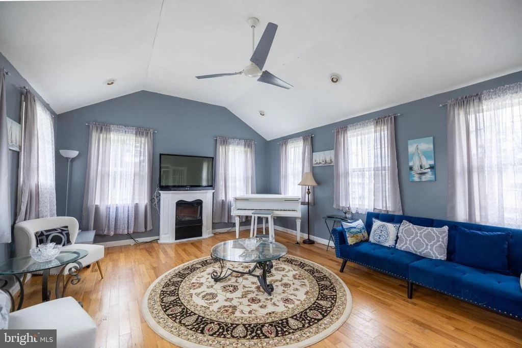 Photo of 39 E 2ND AVENUE