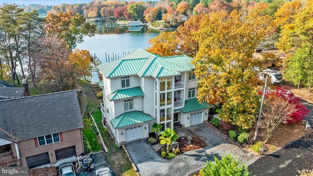 Photo of 206 HARBOR DRIVE