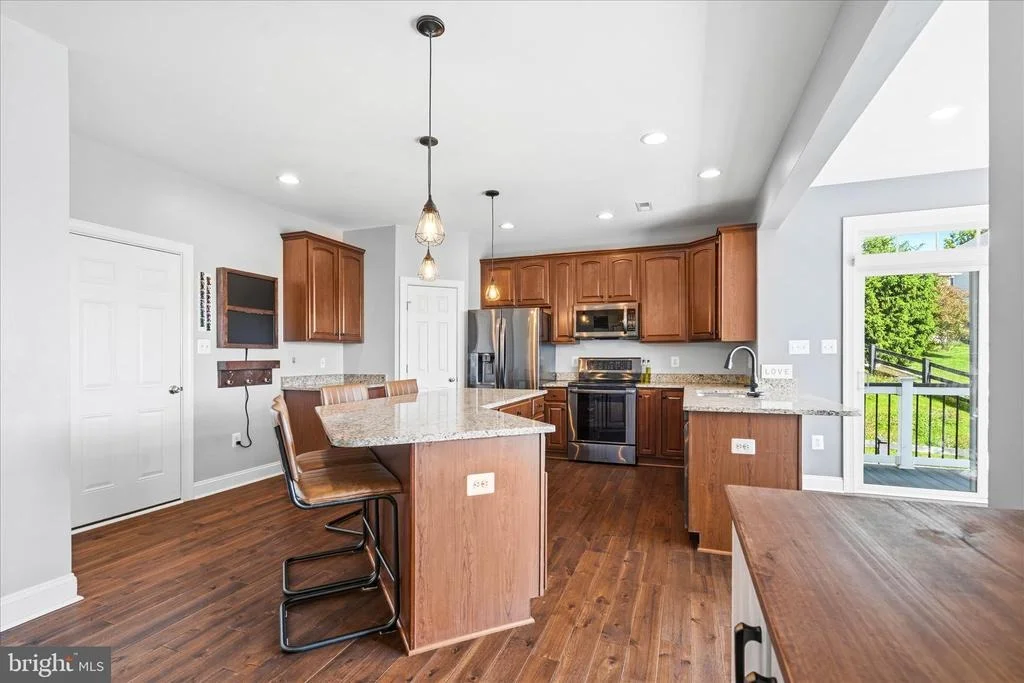 Photo of 2258 W. GREENLEAF DRIVE