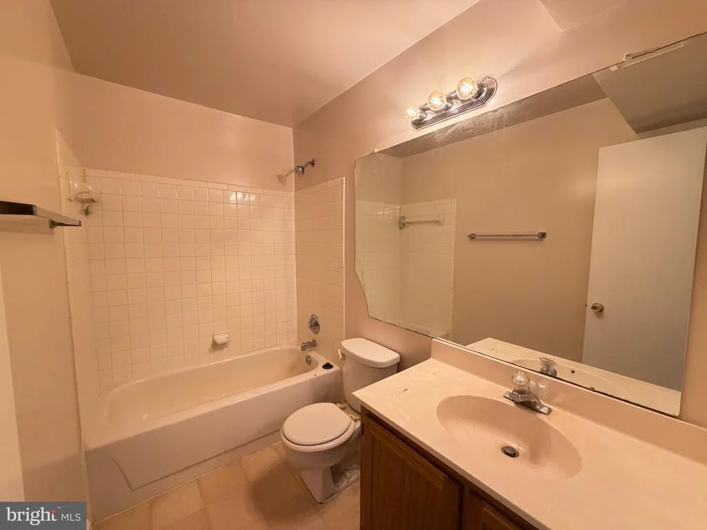 Photo of Unit 12CA at 2403 NORMANDY SQUARE PLACE