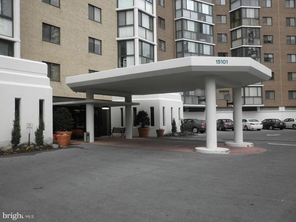 Photo of Unit 1915 at 15101 INTERLACHEN DRIVE