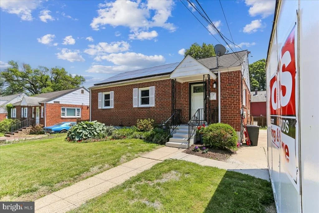 Photo of 1504 CREST ROAD