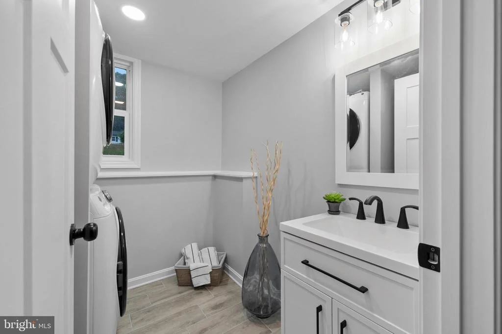 Photo of 1235 CALVERT BEACH ROAD