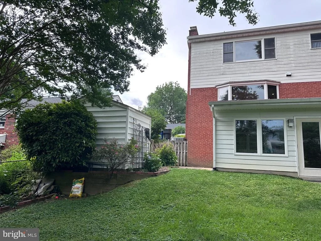 Photo of 5919 5TH ROAD N