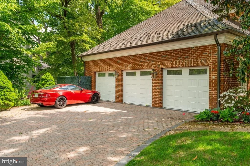Photo of 4115 40TH PLACE N