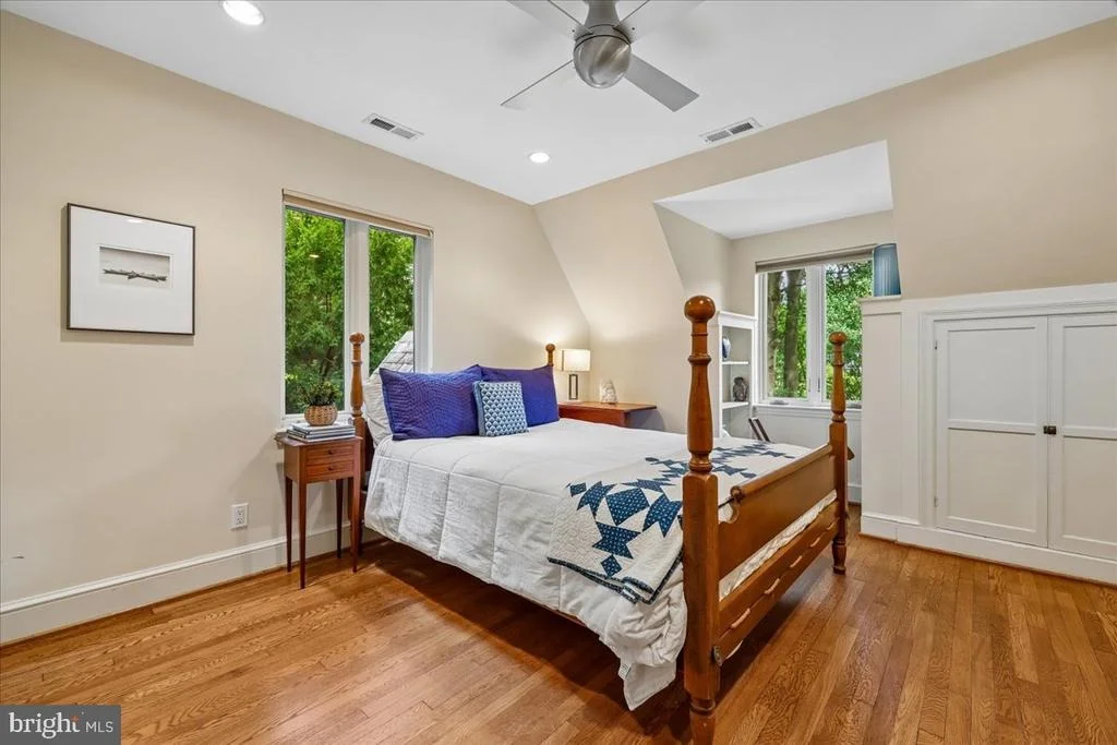 Photo of 1212 WOODSIDE PARKWAY