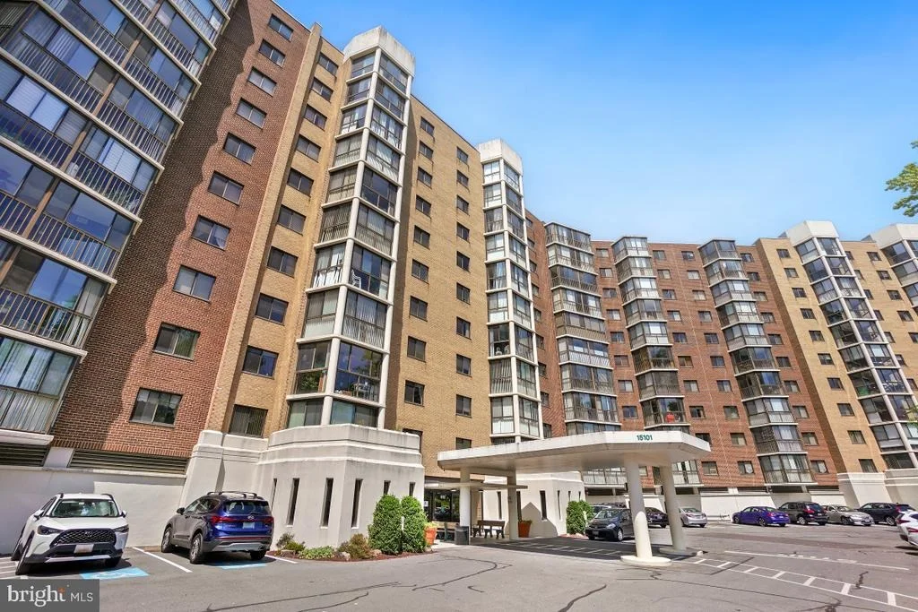 Photo of Unit 1724 at 15101 INTERLACHEN DRIVE