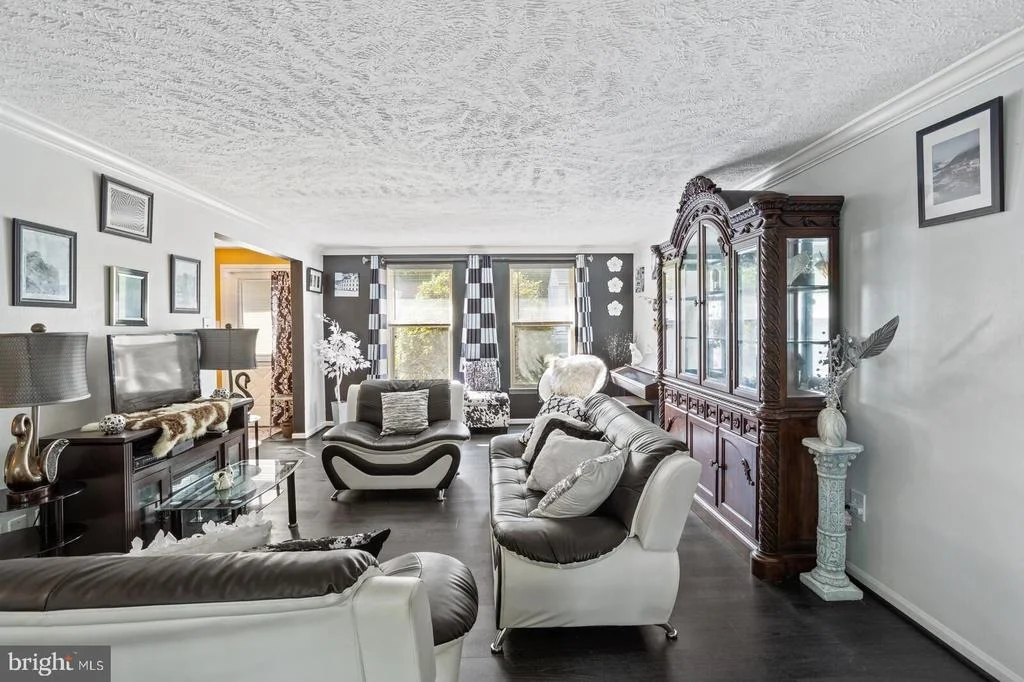 Photo of 15084 HOLLEYSIDE DRIVE