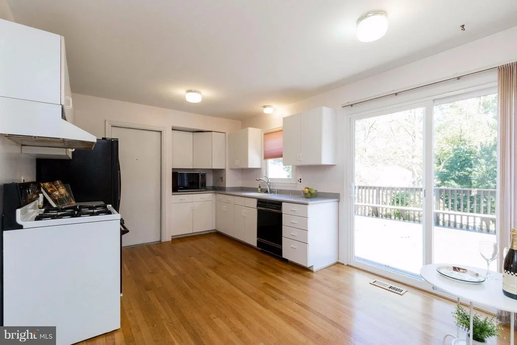 Photo of 9609 PODIUM DRIVE