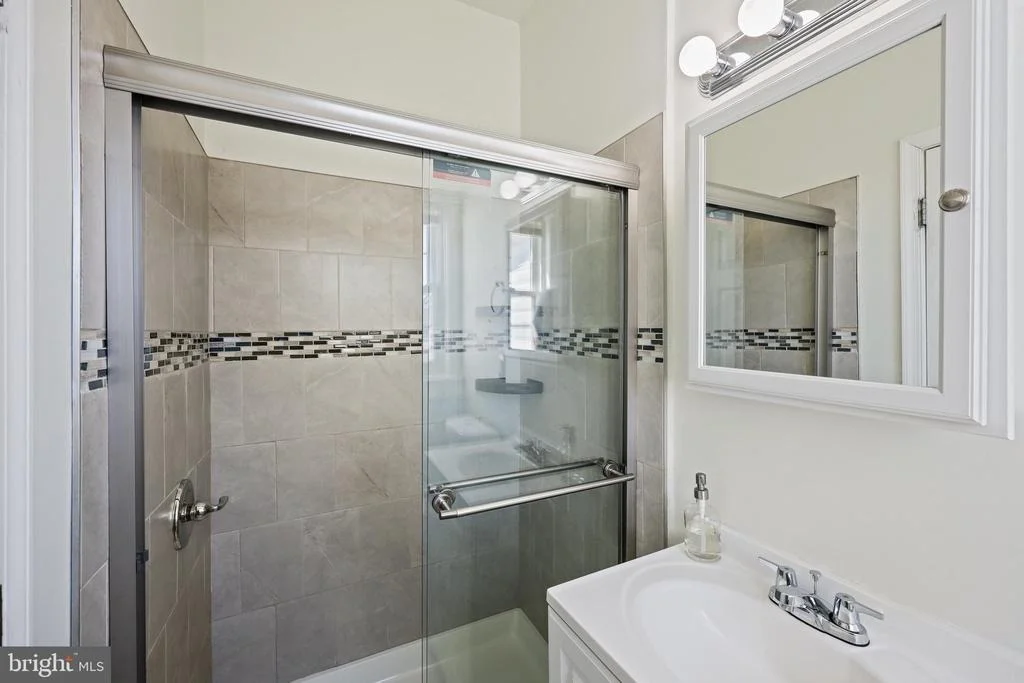 Photo of 1014 LEEDS AVENUE