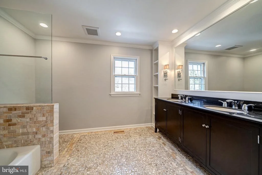 Photo of 6202 NETHERCOMBE COURT