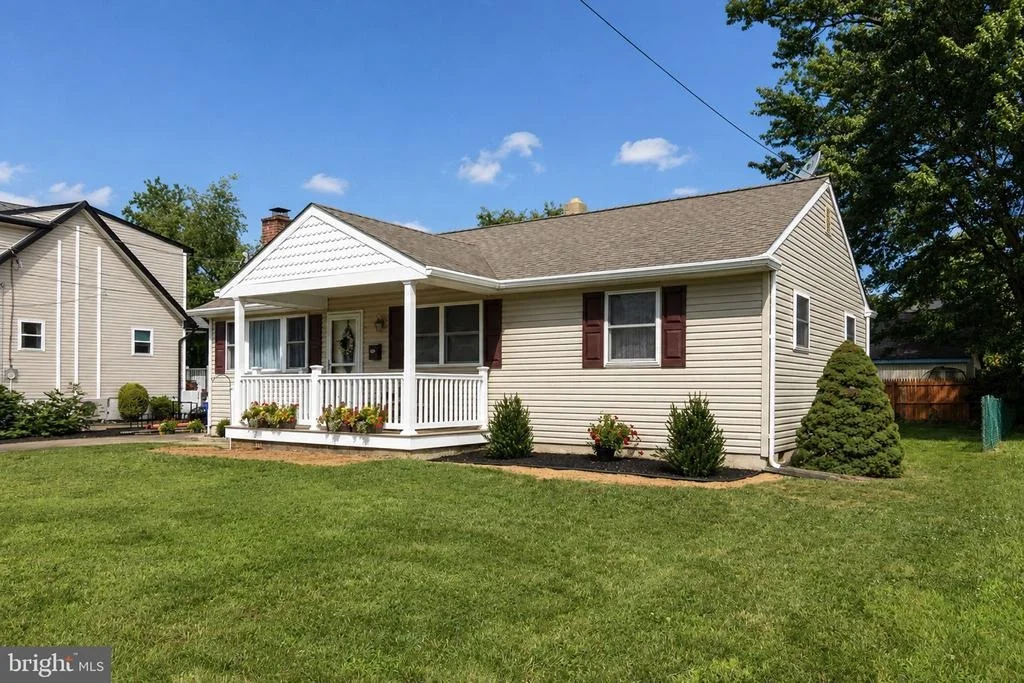 Photo of 611 JACKSON AVENUE