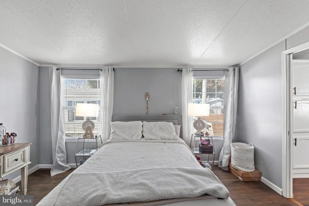 Photo of 43 MIDWAY AVENUE