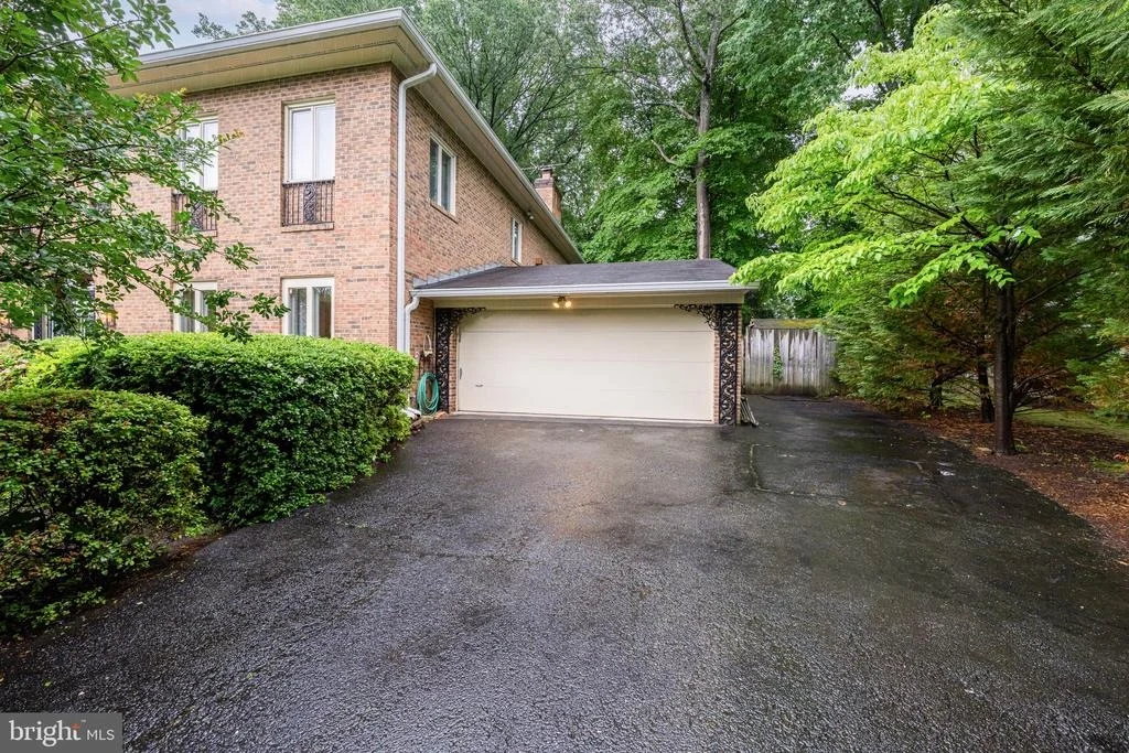 Photo of 1502 HIGHWOOD DRIVE