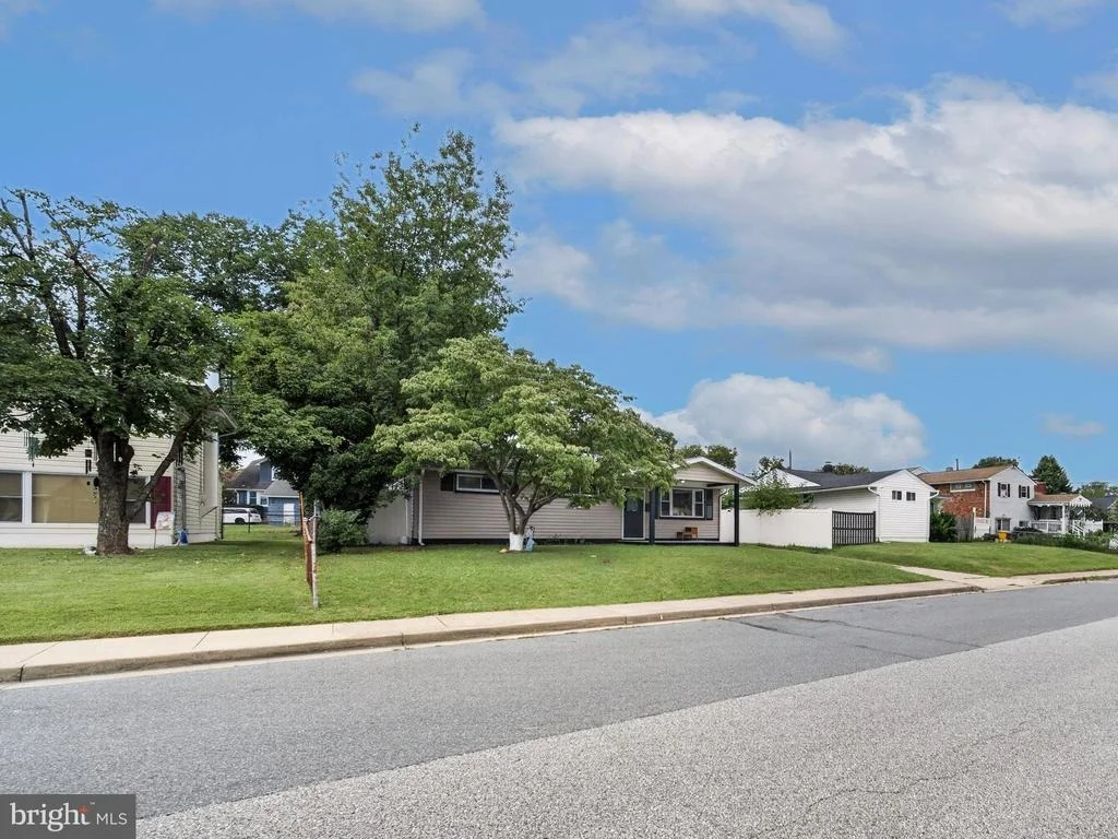 Photo of 504 HAMLEN ROAD