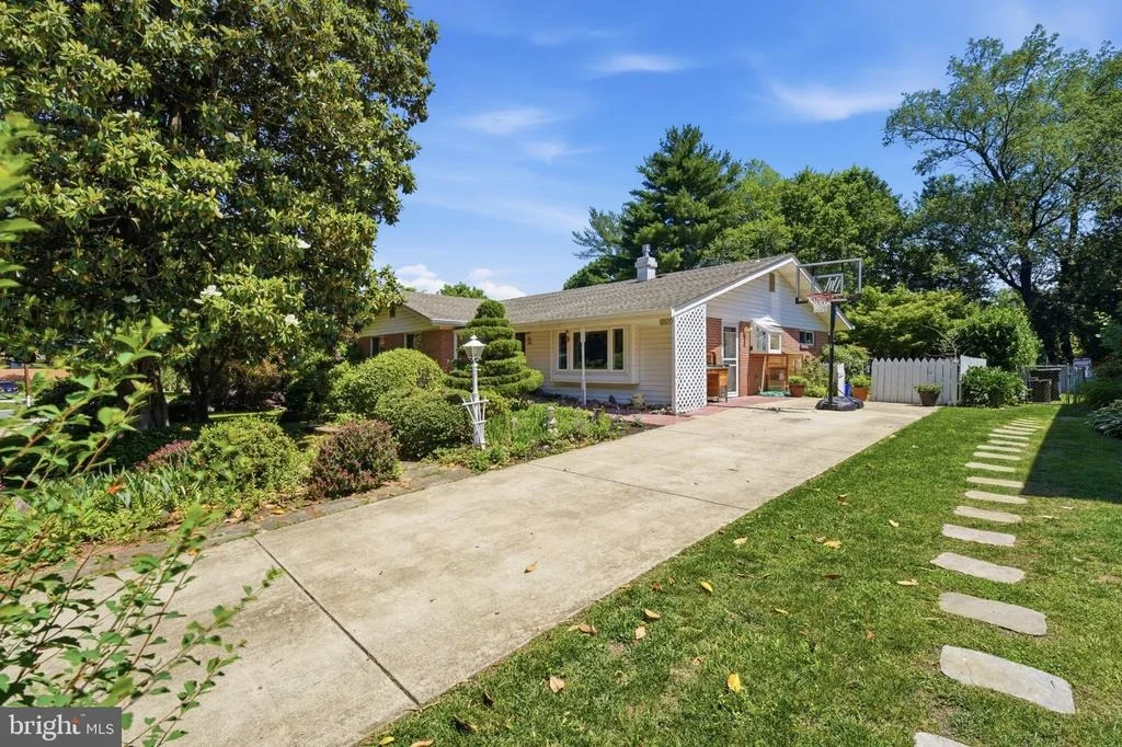 Photo of 12615 EASTBOURNE DRIVE