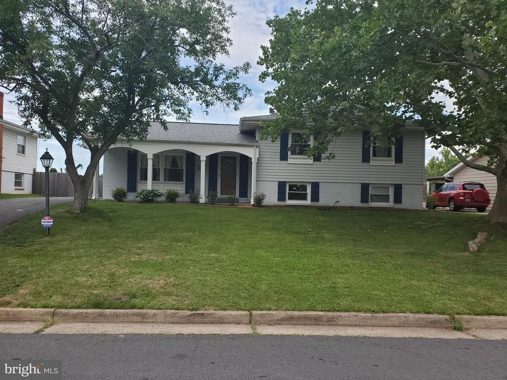 Photo of 302 W JUNIPER AVENUE