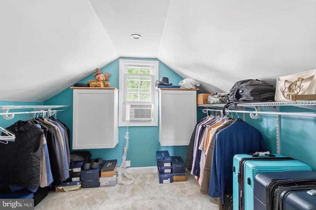 Photo of 1742 LESLIE ROAD