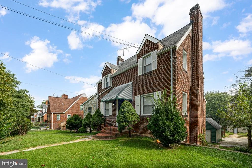 Photo of 1124 45TH PLACE SE