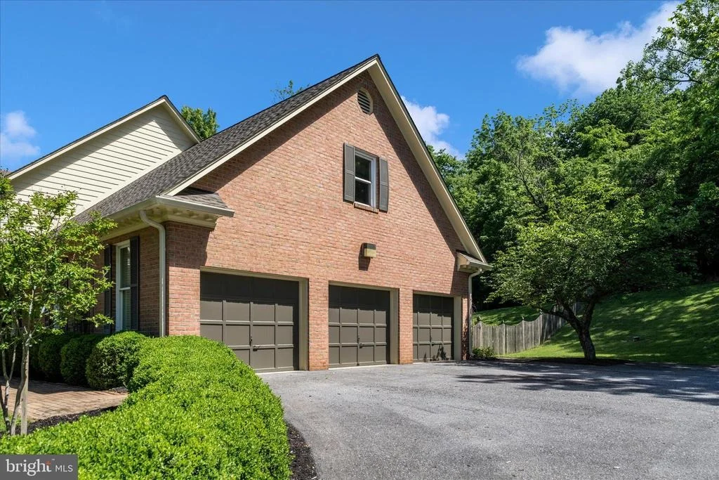 Photo of 6742 DEER SPRING LANE