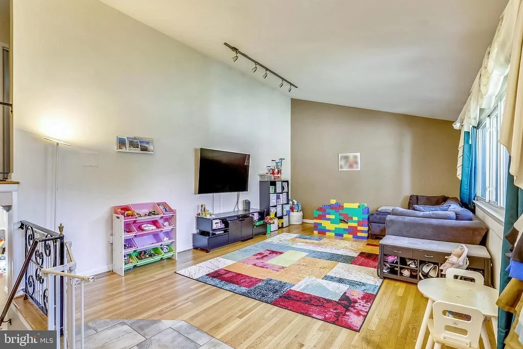 Photo of 816 HILLSBORO DRIVE