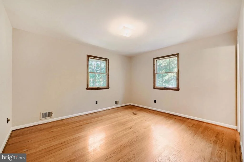 Photo of 304 PINE CIRCLE