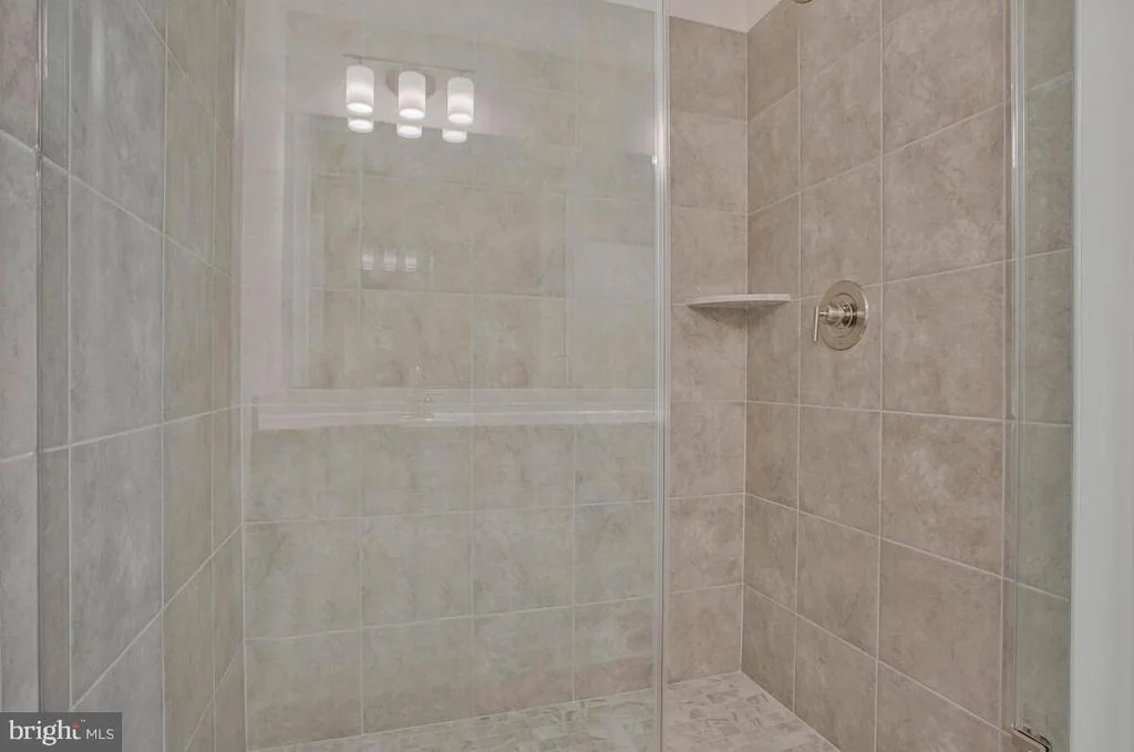 Photo of 725 NOLLMEYER ROAD