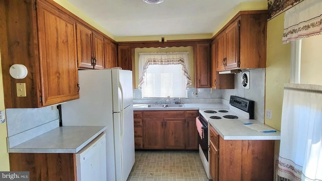 Photo of 424 POOLE ROAD