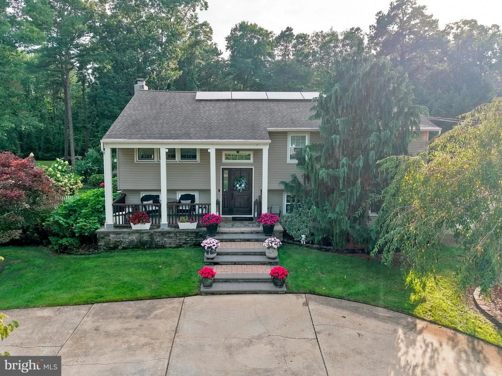Photo of 211 CAHNT AVENUE