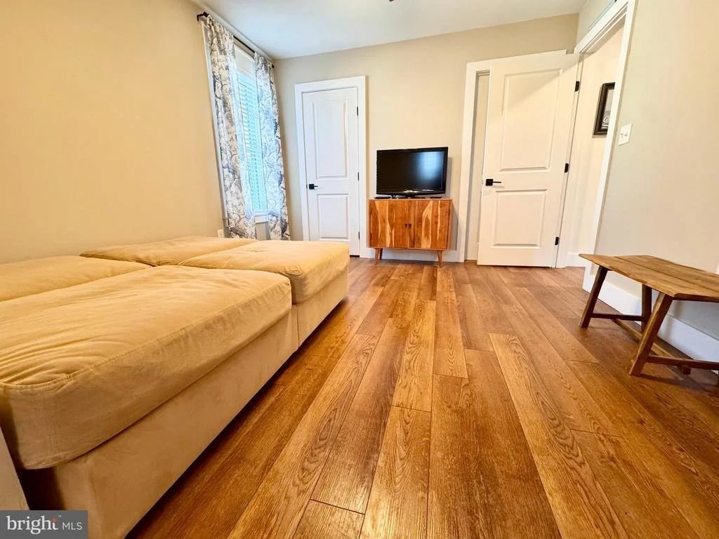 Photo of 1222 CARROLLTON LANE