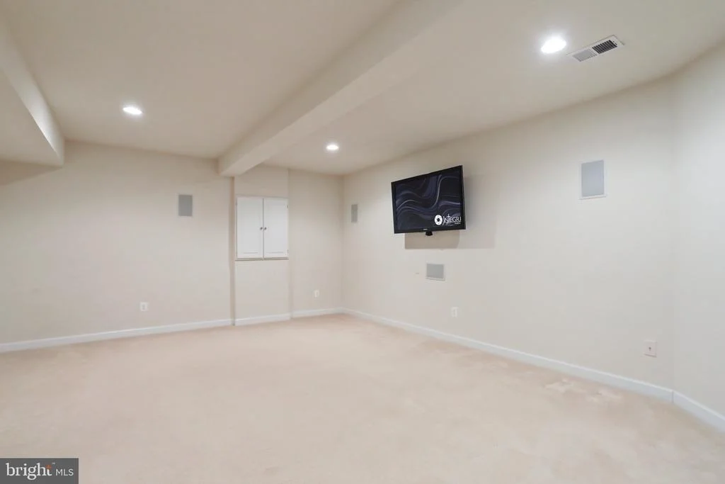 Photo of 10138 ROULETTE DRIVE